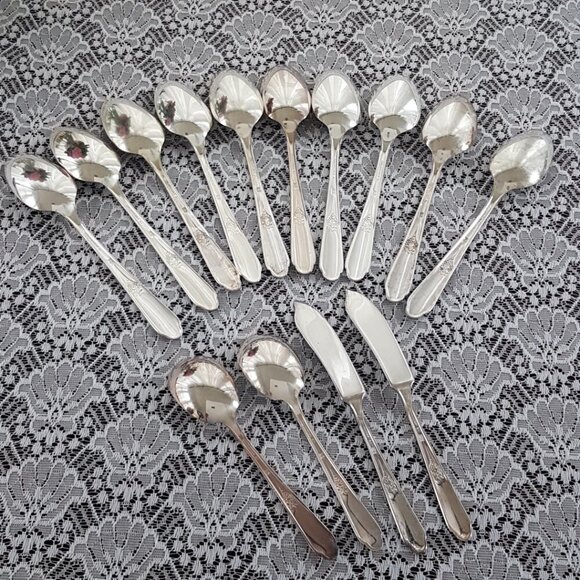 Vtg 1937 WM Rogers Hiawatha Memory 44-Piece Silver Plated Flatware Set for 10 - Picture 11 of 13